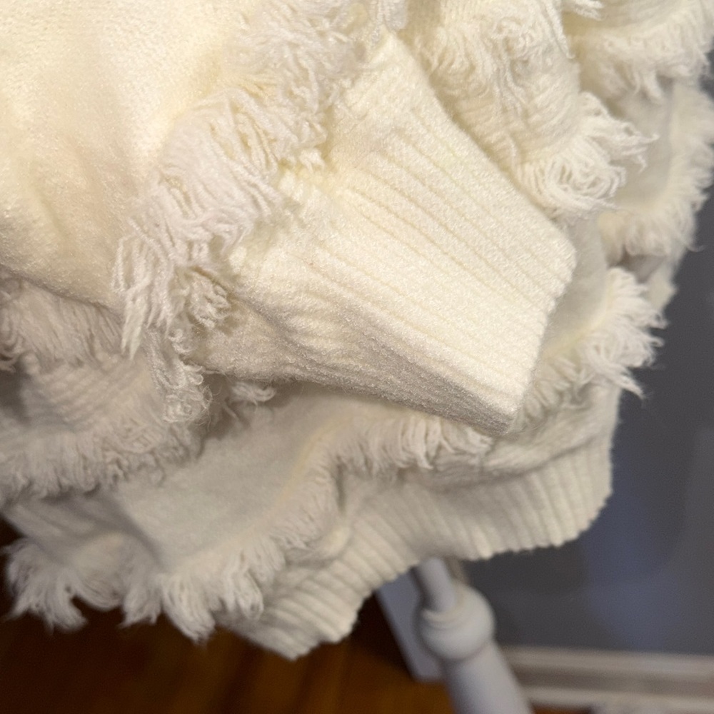 Andthewhy Elegant Cream Fringed Sweater size M/L - Picture 5 of 10